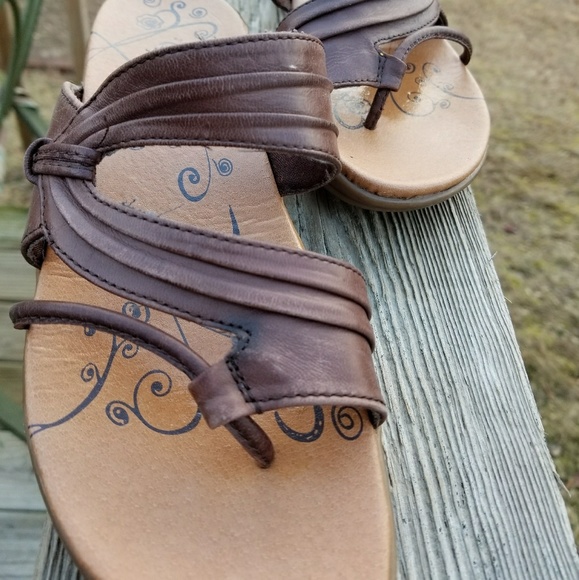 bare trap leather sandals